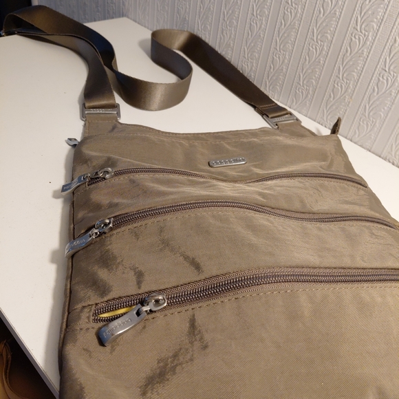 Baggallini Olive Crossbody Bag 11x11 - Picture 9 of 15